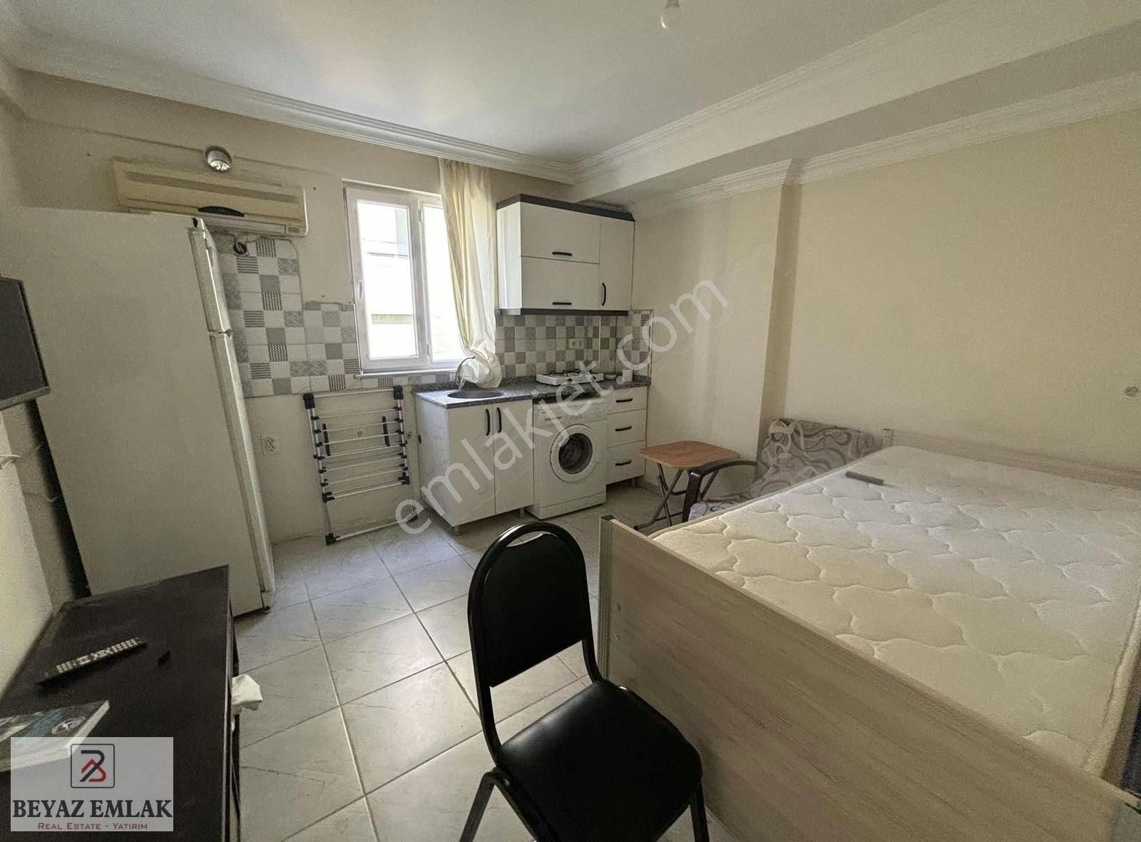 Kültür'de Üni'ye 4dk 1+0 Katta Eşyalı Elektrik Su Dahil 13000tl