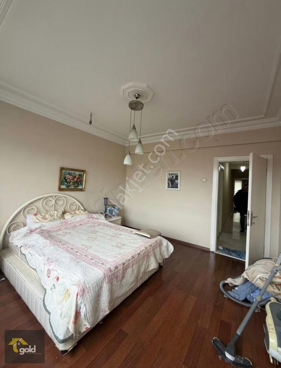 Lise Caddesine Cephe Satılık 3+1 Daire