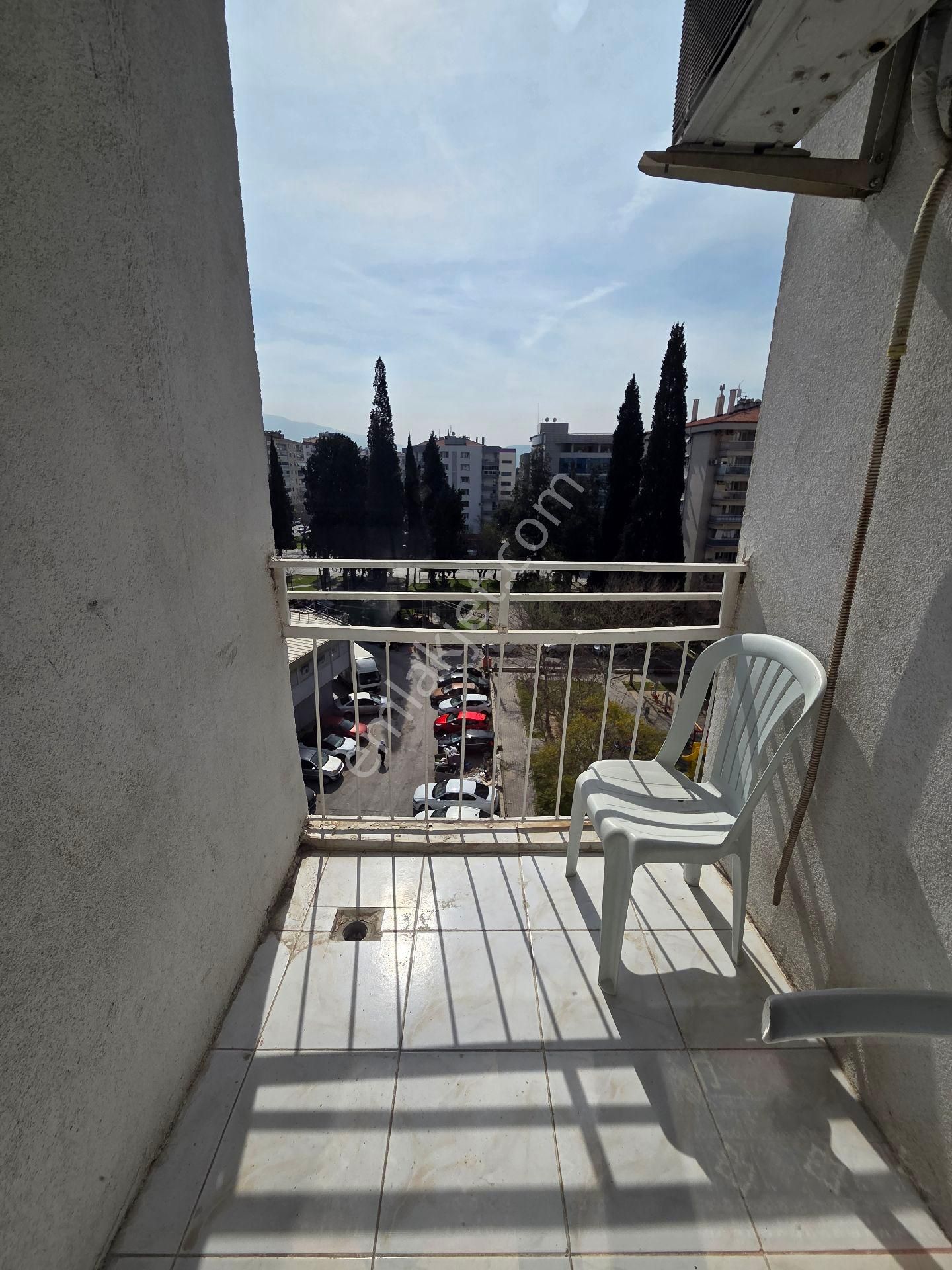 Bornova Merkezde 3+1 Eşyalı Doğalgazlı Otoparklı Daire - Görsel 33