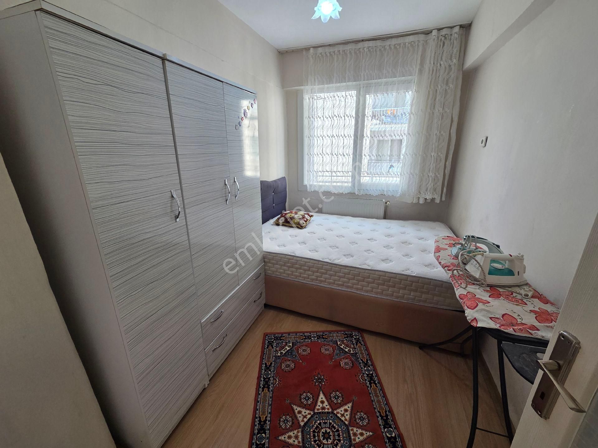 Bornova Merkezde 3+1 Eşyalı Doğalgazlı Otoparklı Daire - Görsel 22