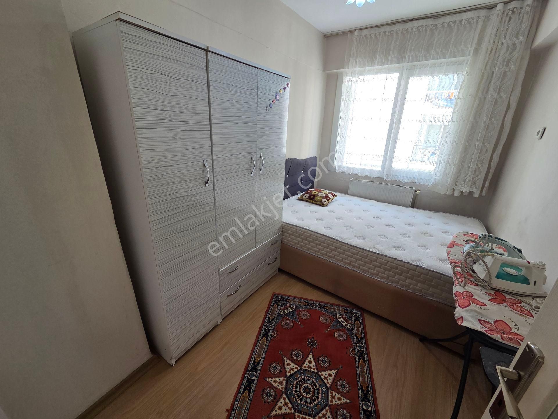 Bornova Merkezde 3+1 Eşyalı Doğalgazlı Otoparklı Daire - Görsel 21
