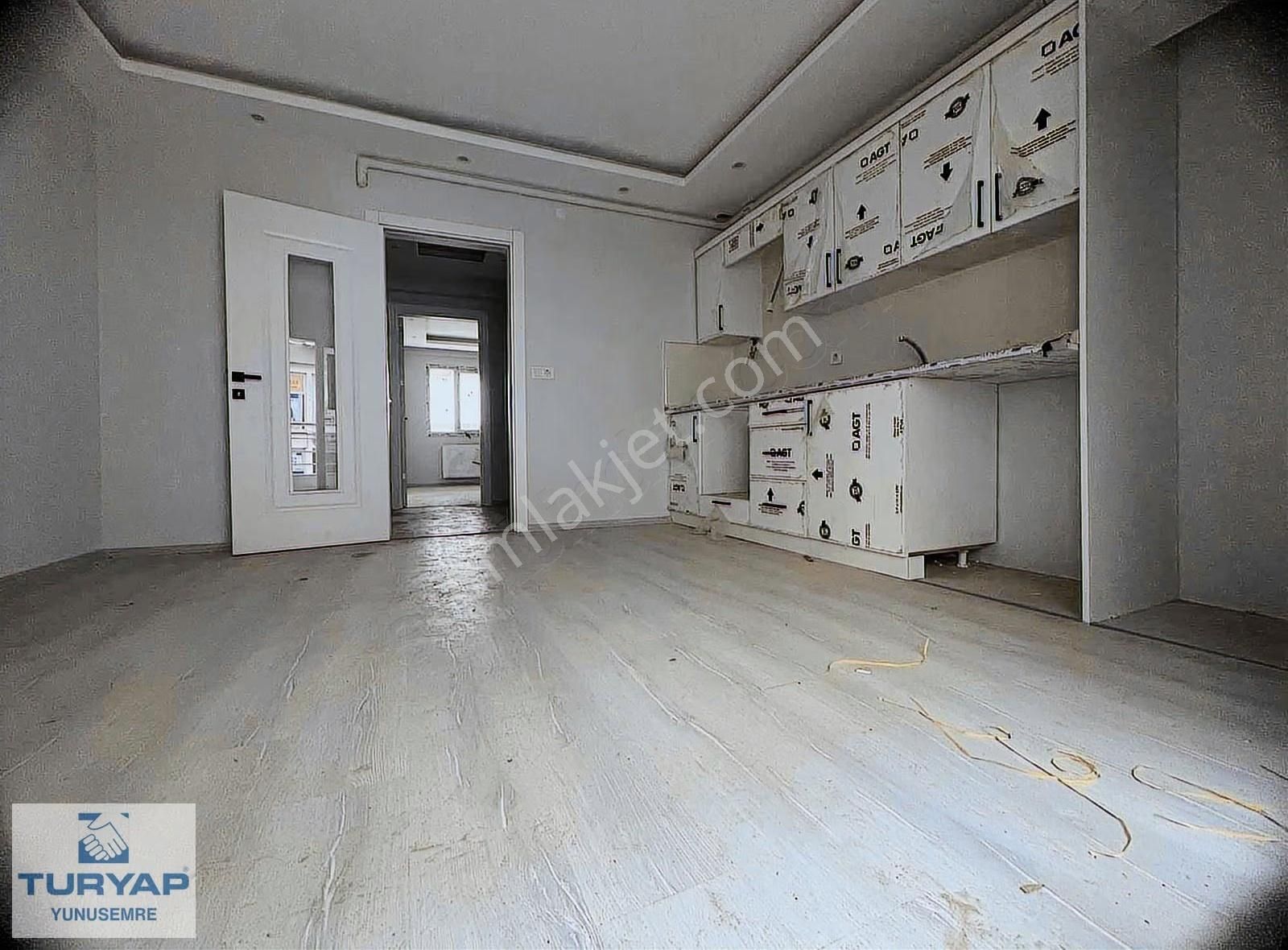 Saruhanlı Çarşı Merkezde Satılık Daire