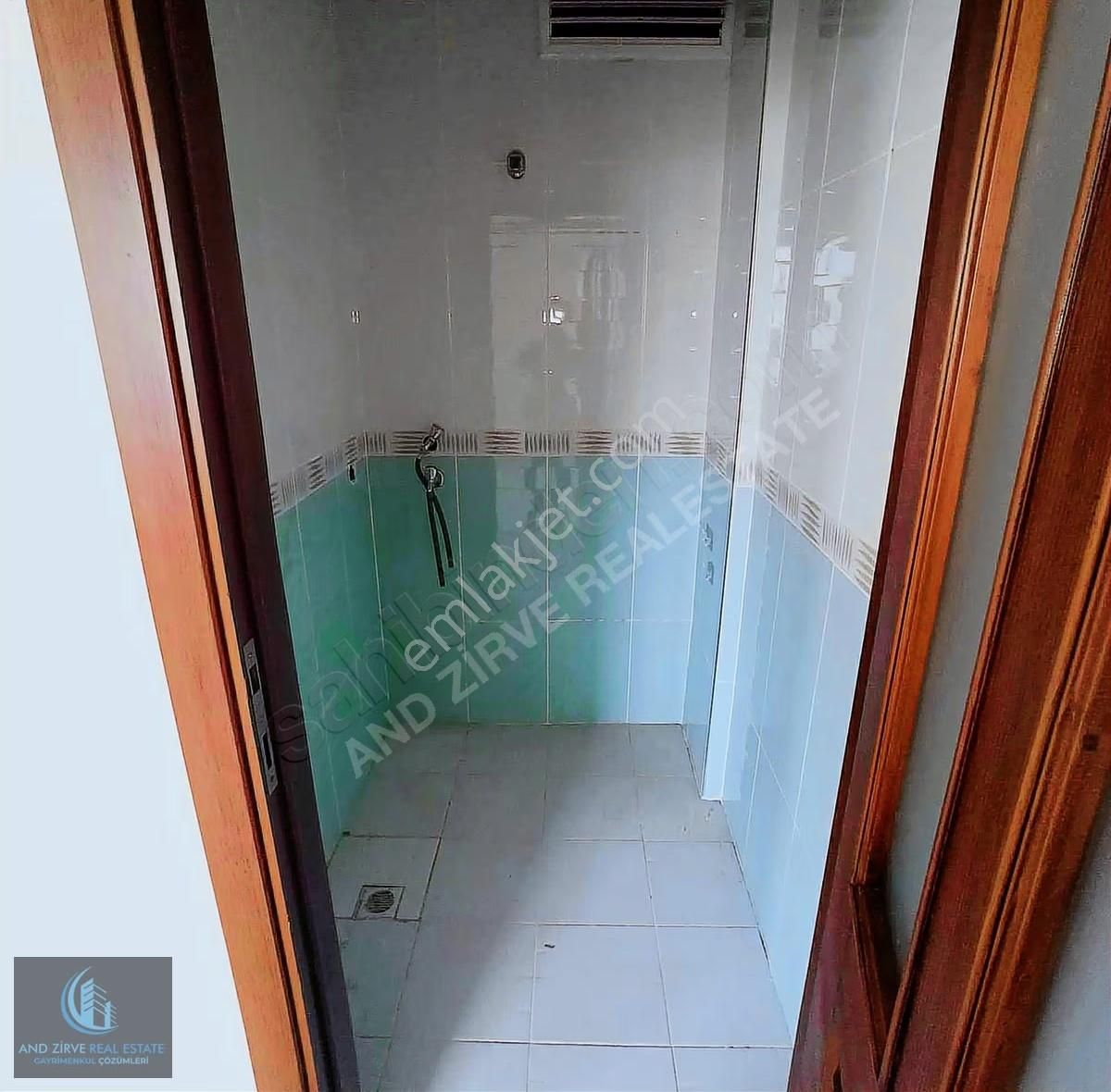 And'den Mersin Yenişehir Gazi Mah.muğdat Cami Cvr.kiralık 3+1