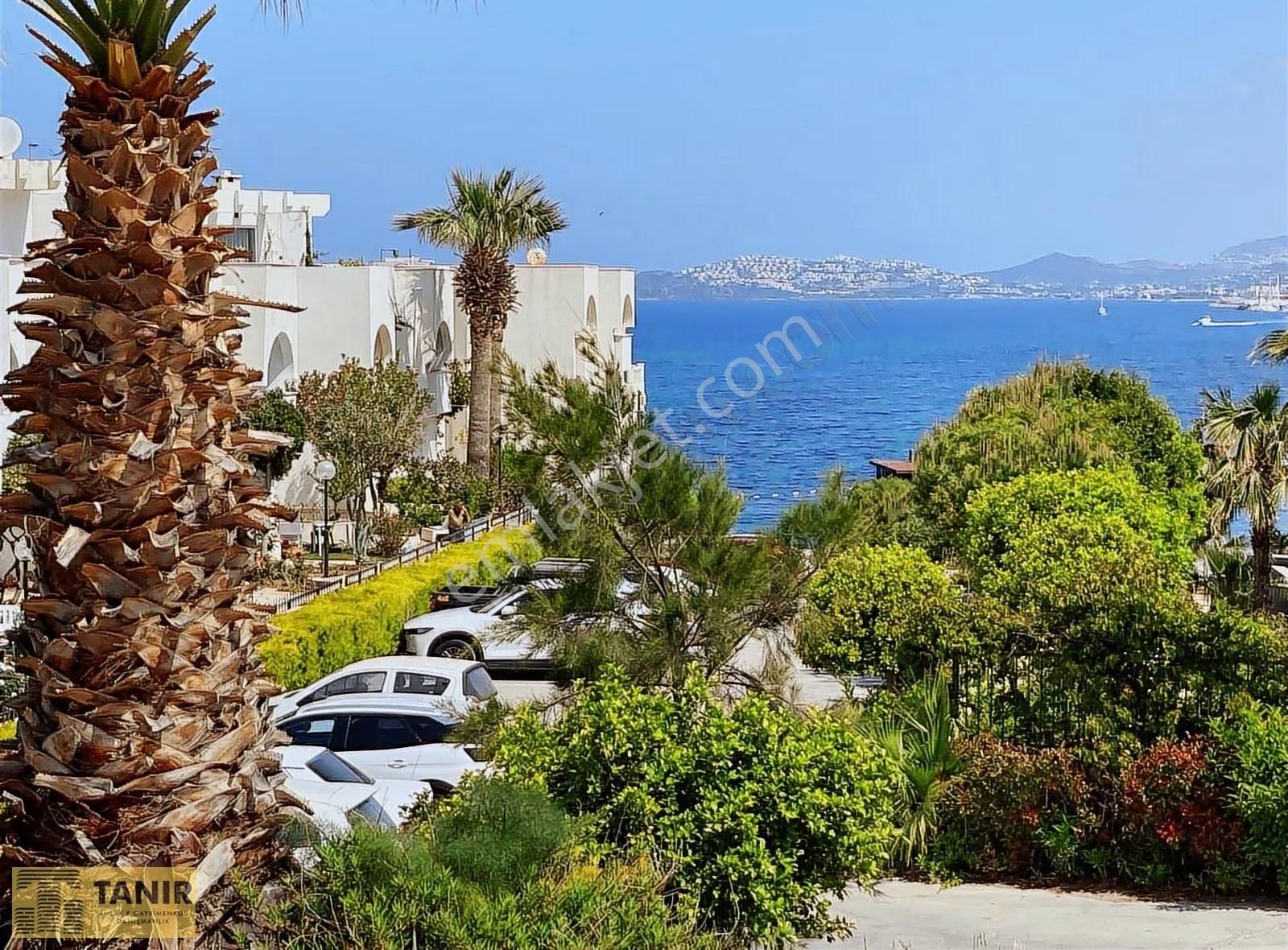 Bodrum Turgutreis Denize Sıfır Manzaralı Tadilatlı Satılık 1+1