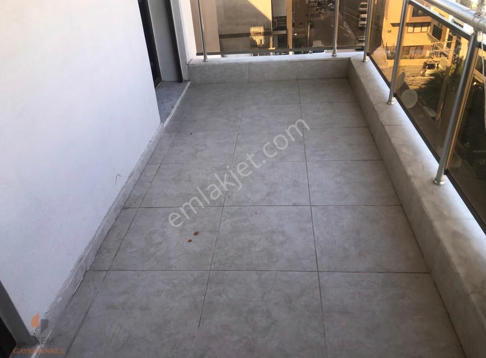 Karşıyaka Yalı Mahallesinde Kiralık 3+1 Lüx Daire - Görsel 13