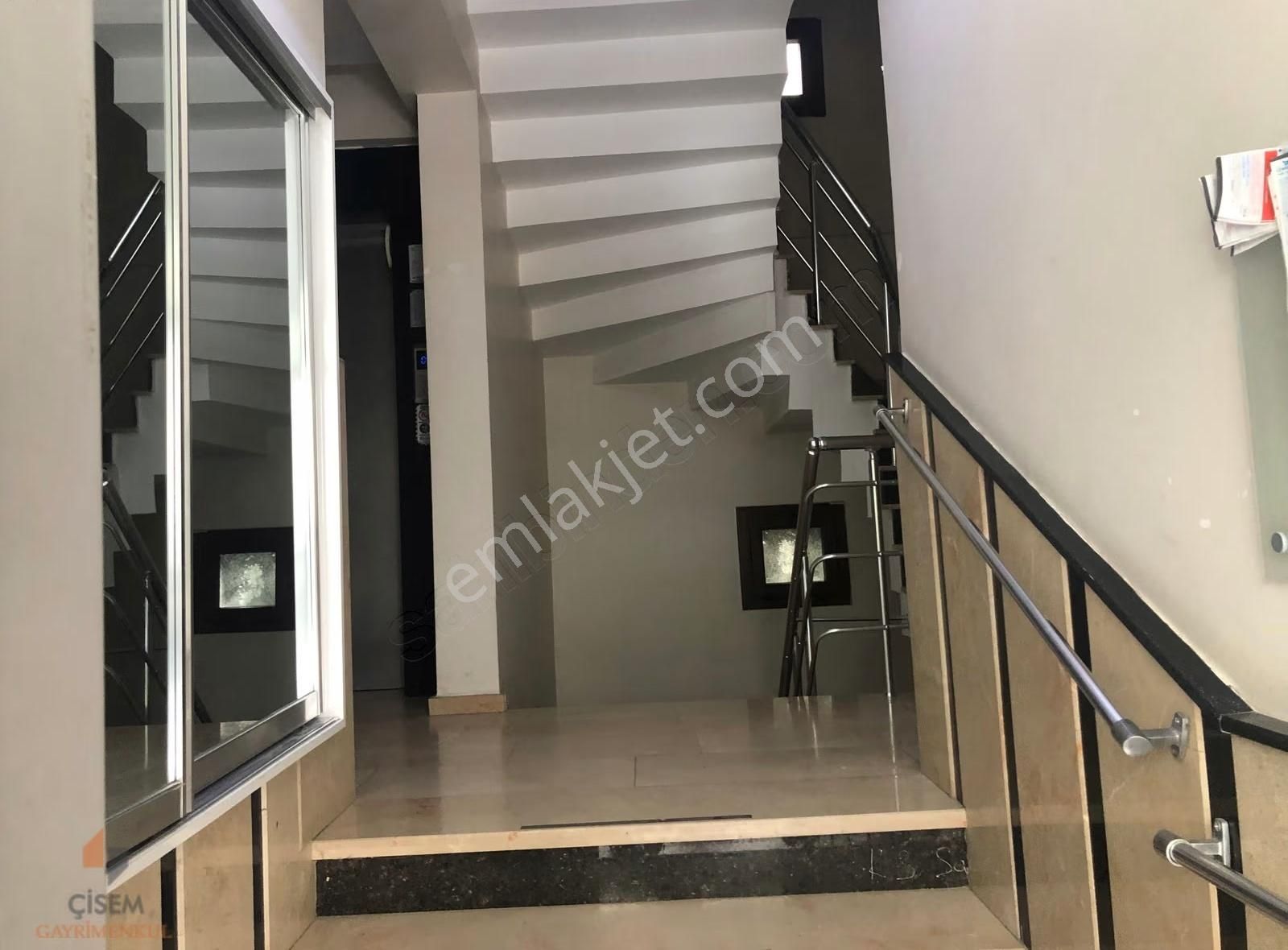 Karşıyaka Yalı Mahallesinde Kiralık 3+1 Lüx Daire - Görsel 17