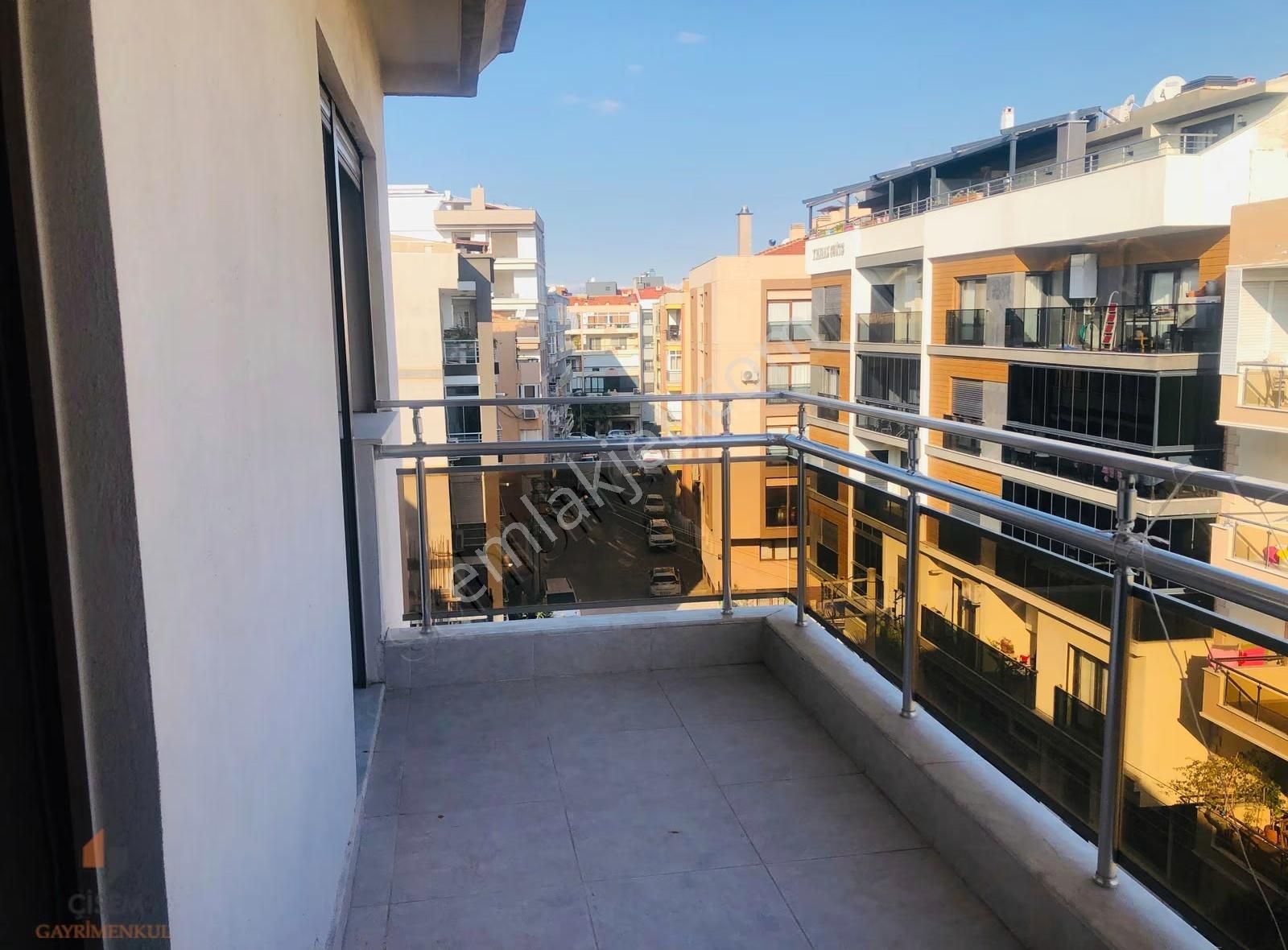 Karşıyaka Yalı Mahallesinde Kiralık 3+1 Lüx Daire - Görsel 16