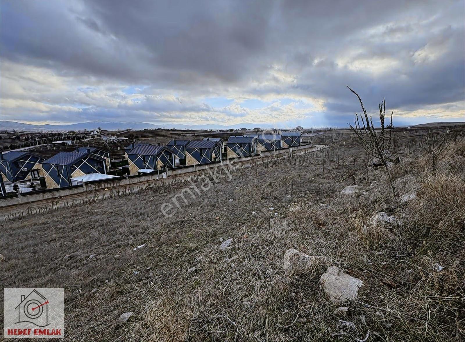 Satılık Sinanpaşa Akörende 602 M2 Villalık Arsa - Görsel 3