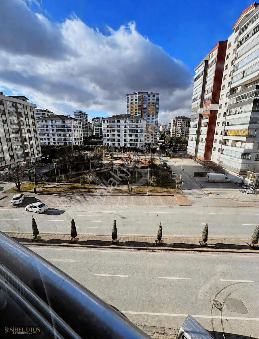 Hacıkaymakta Cadde Cepheli 3+1 Asansörlü Geniş & Ferah