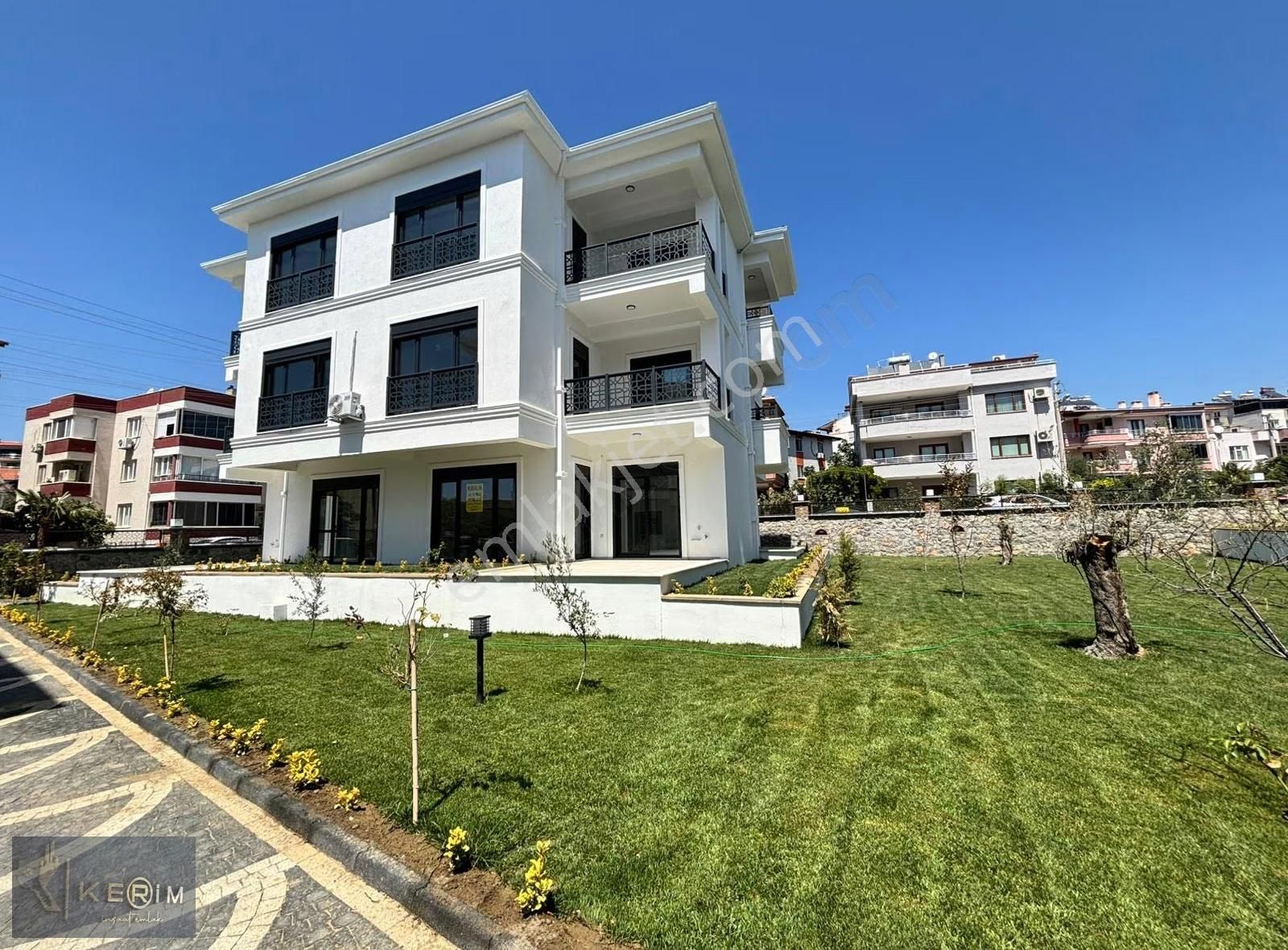 Kerim'den Küçükkuyu'da Deniz Manzaralı 2+1 Geniş Kiralık Daire