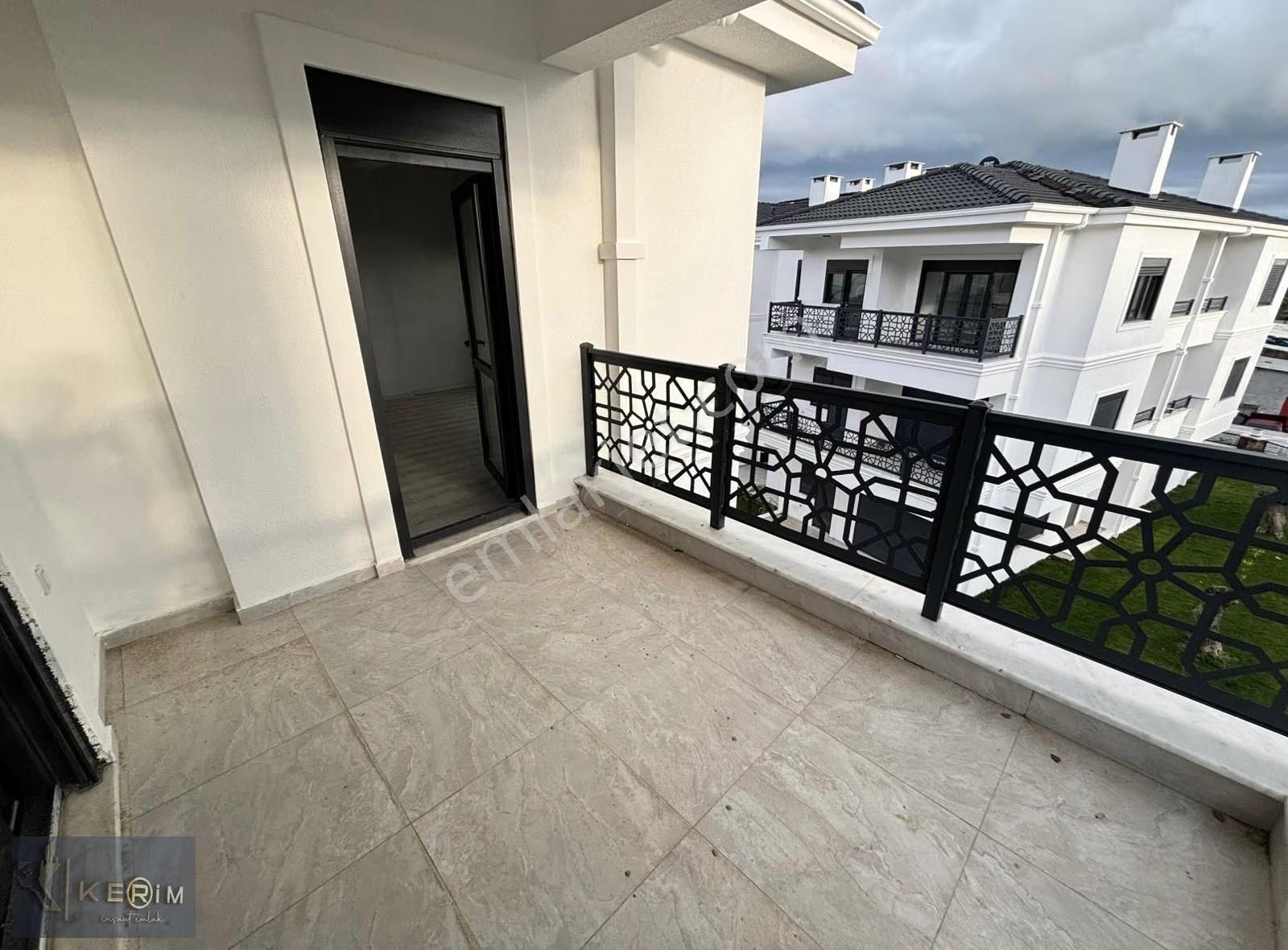 Kerim'den Küçükkuyu'da Deniz Manzaralı 2+1 Geniş Kiralık Daire - Görsel 2