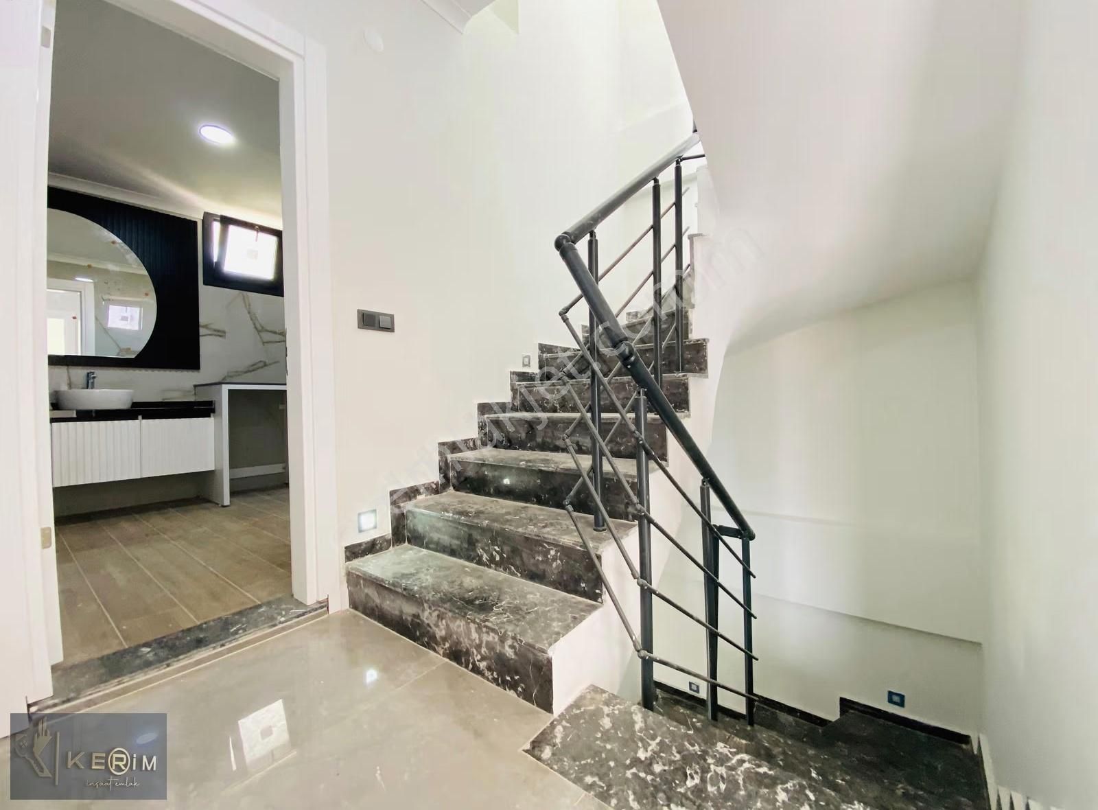 Kerim'den Altınoluk Satılık Denize Sadece 300m 3+1 Bahçeli Villa - Görsel 21