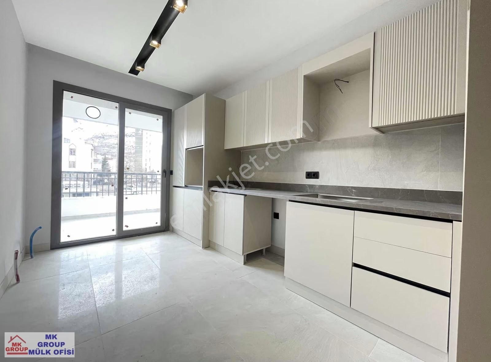 Bahçelievlerde Yatay Mimari Ultra Lux 2,5+1 Satılık Daire