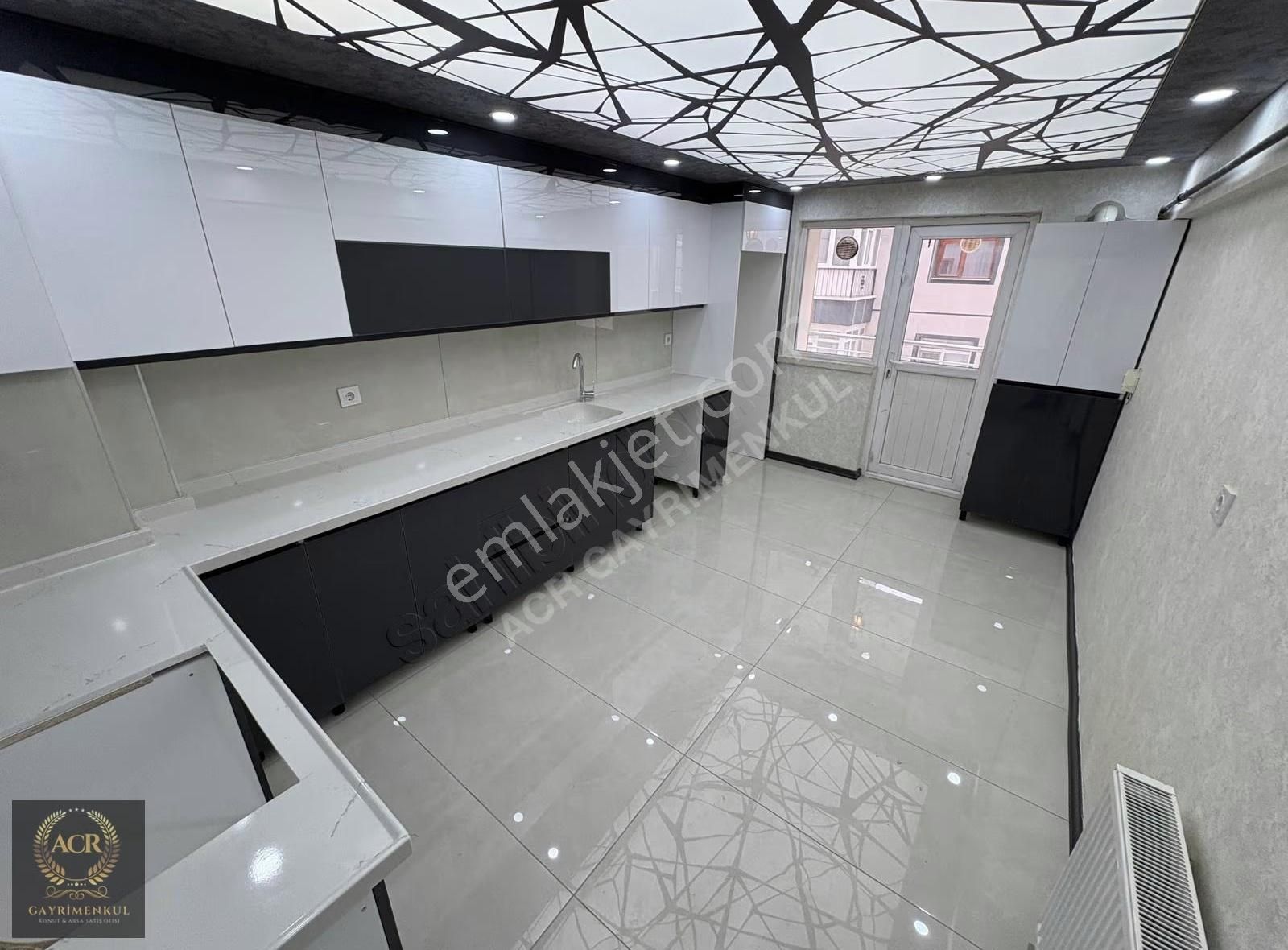 Acr'den Gazeller Caddesi Üzerinde Geniş M2 Ultra Lüks Yapılı