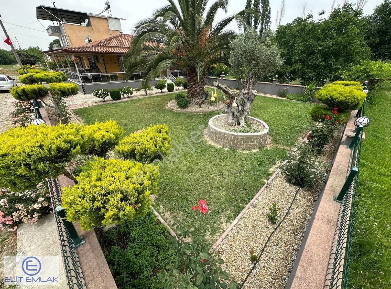 Elit Emlak'tan Umurlu Merkez Tek Katlı Bahçeli Ev