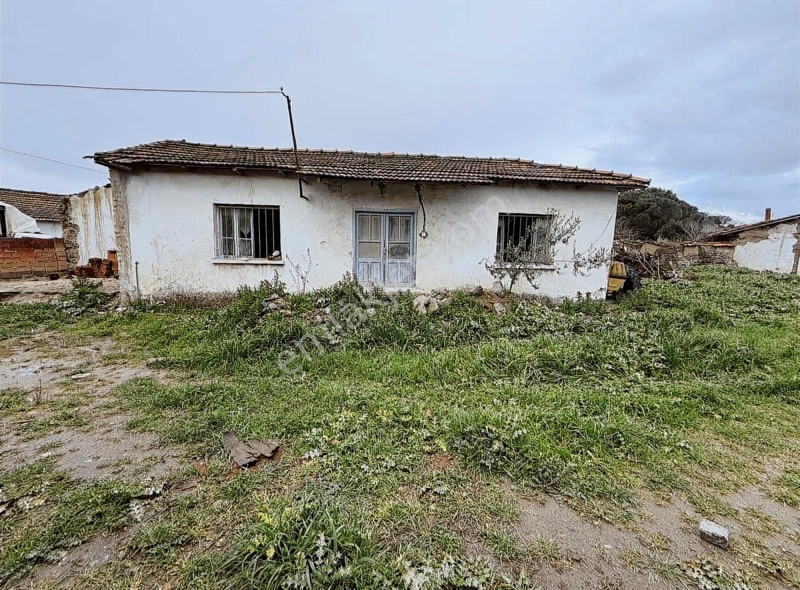 Müstakil Bahçeli Köy Evi