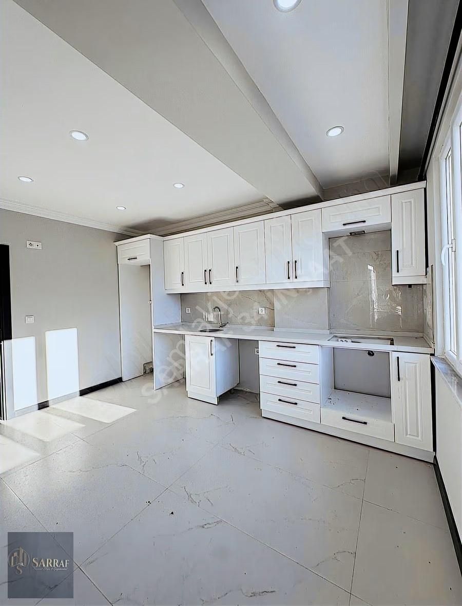 Sarraf Yapıdan Metrobüse Yakın Cadde Üzerinde 2+1 Daire!!!