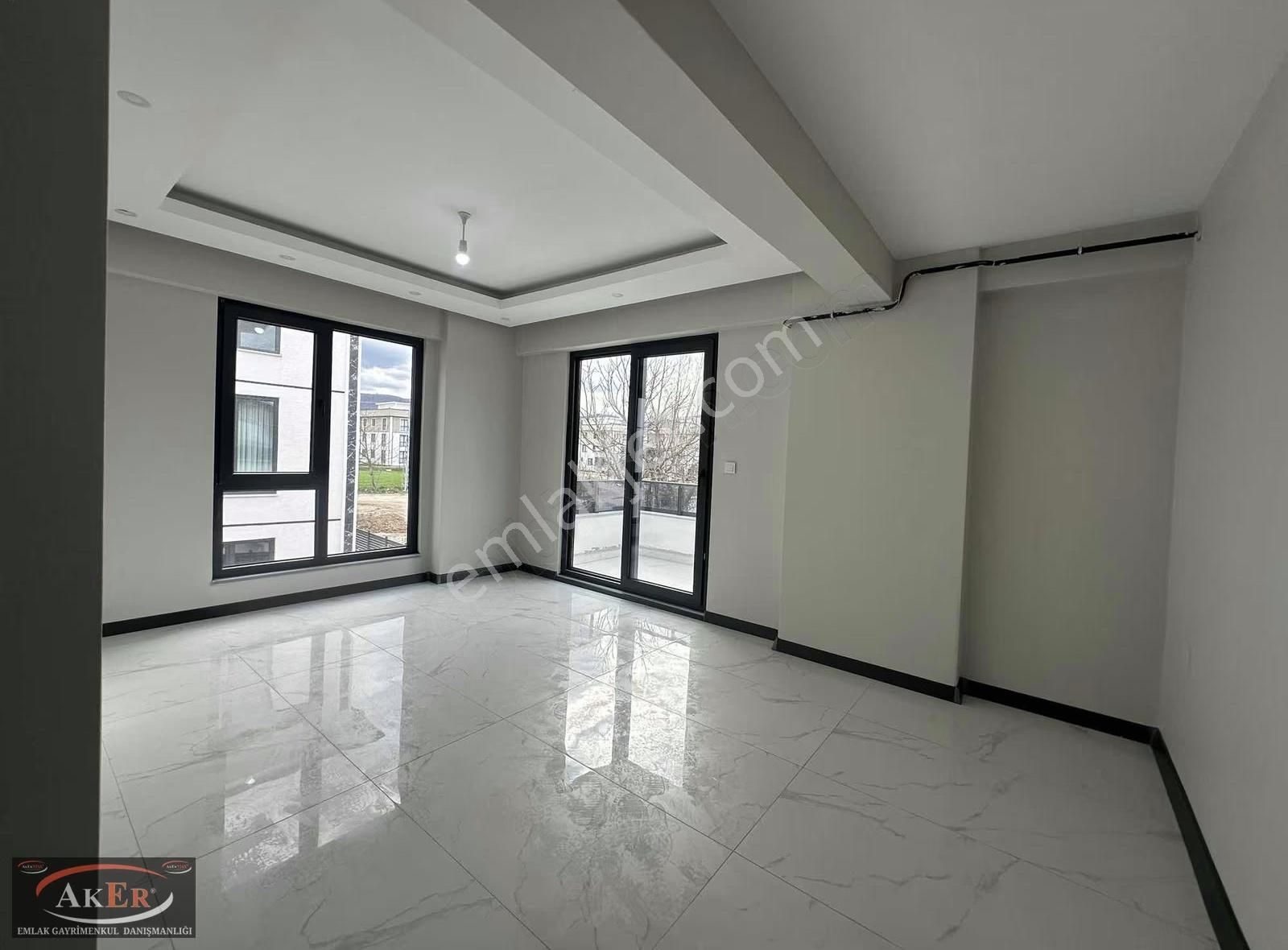Aker Emlaktan Ara Kat Ön Cephe Lüks 2+1 - Görsel 12