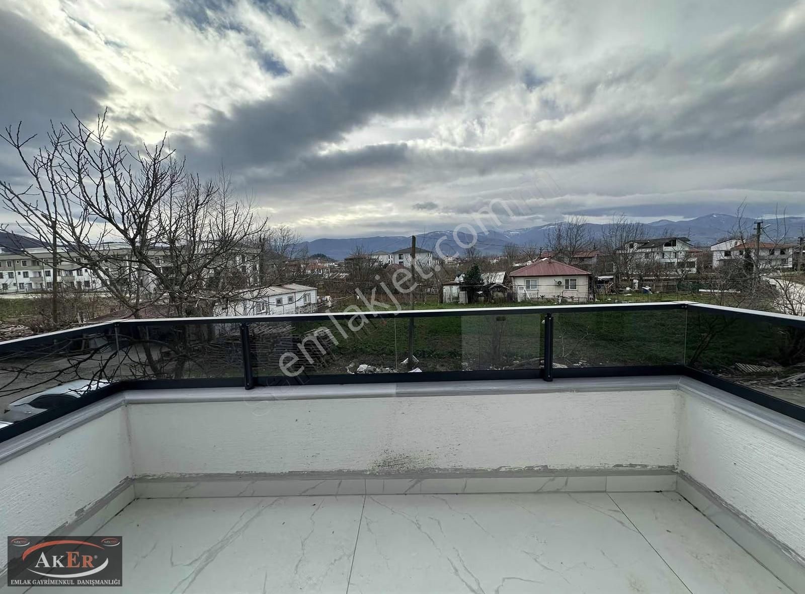 Aker Emlaktan Ara Kat Ön Cephe Lüks 2+1 - Görsel 4