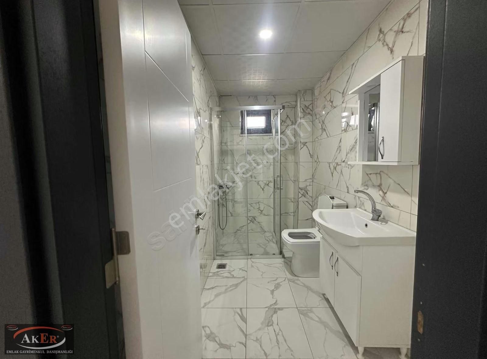 Aker Emlaktan Merkez Konum Tam Koridorlu 1+1 - Görsel 13
