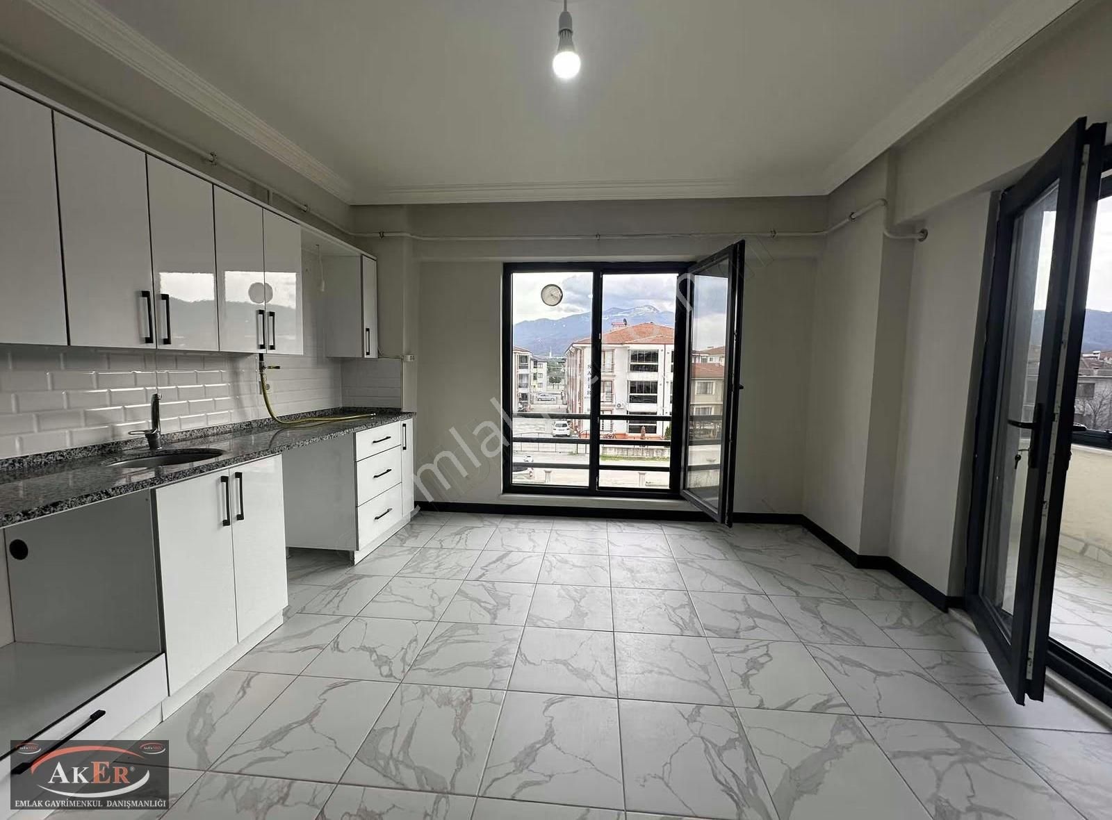 Aker Emlaktan Merkez Konum Tam Koridorlu 1+1 - Görsel 11