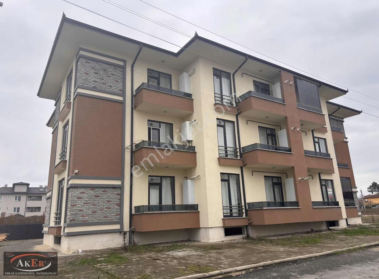 Üniversite Yanı İskanlı 3.kat Ön Cephe 2+0 Satılık Daire