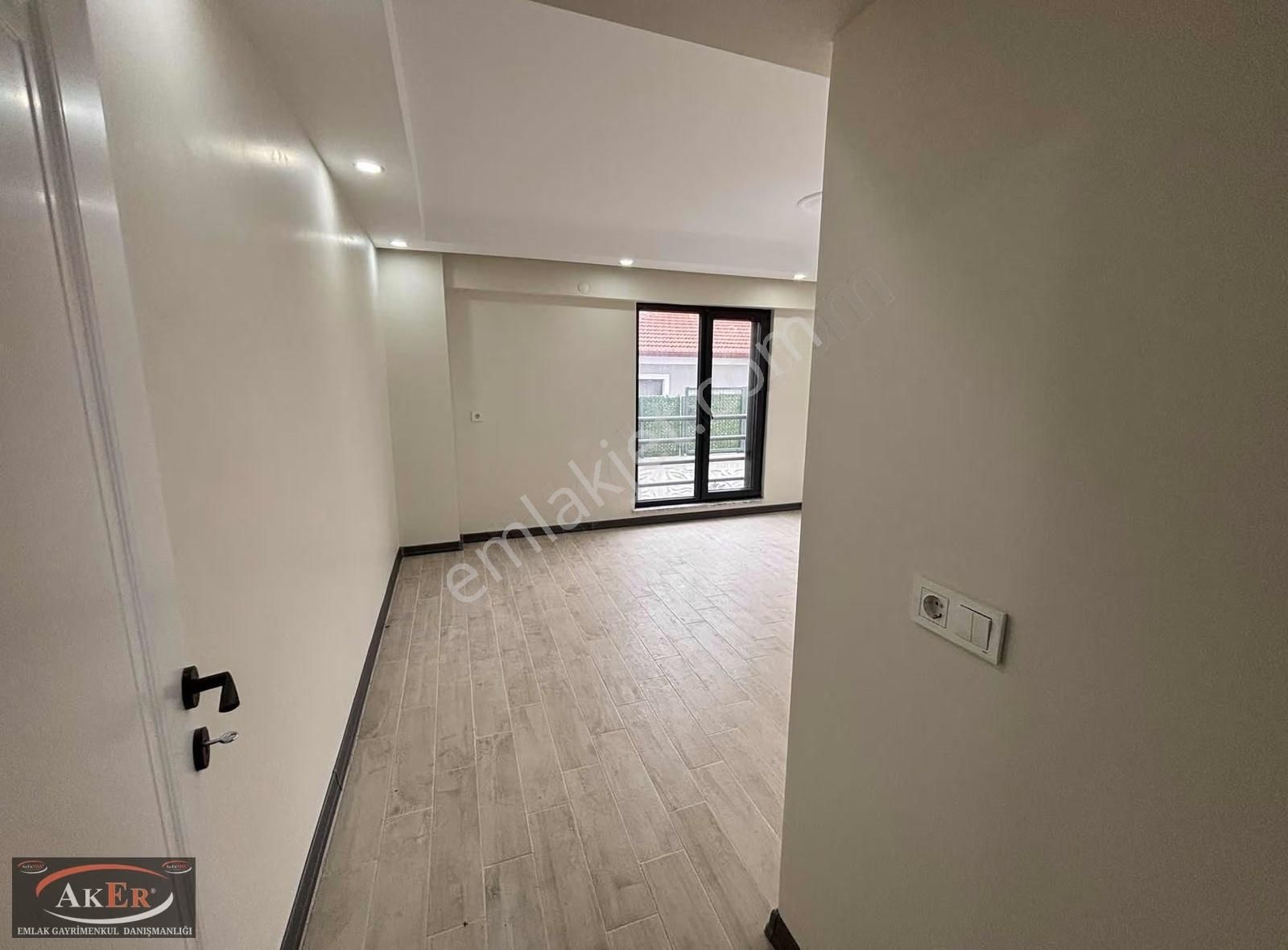 Yeni Mahallede İskanlı Cam Balkon Kombi Ankastre 2+1 Daire - Görsel 10
