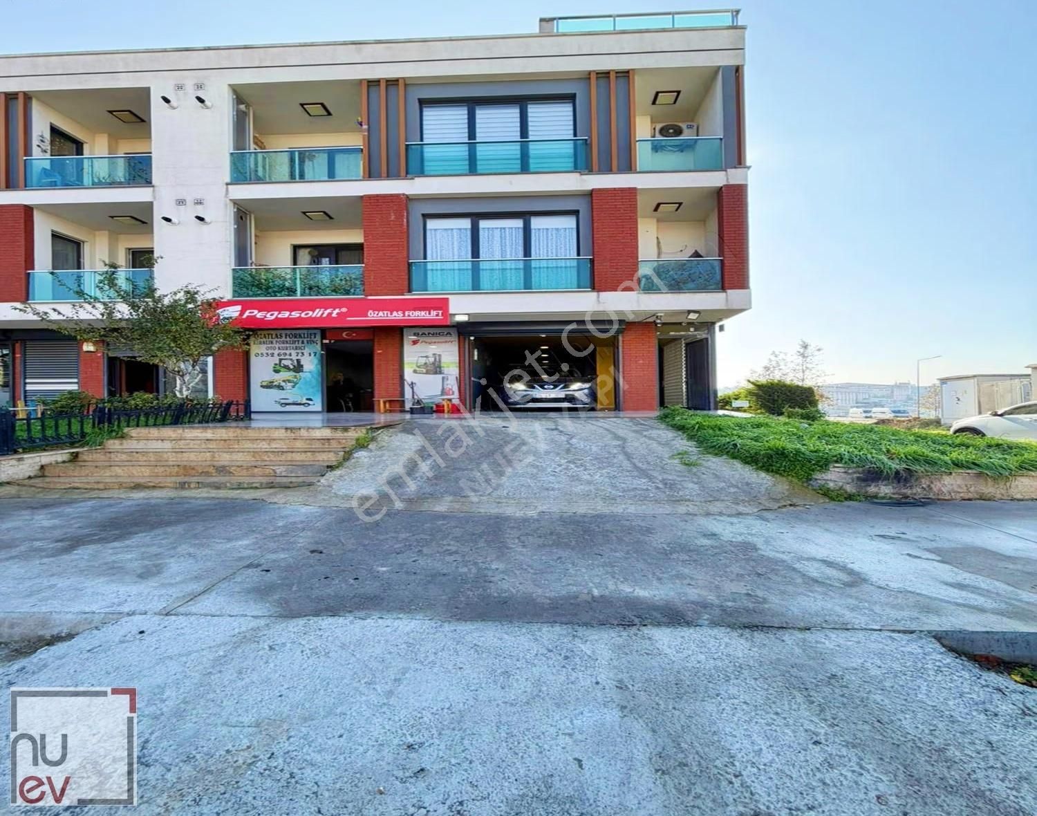 Adnan Kahveci Mah. Ana Cadde 2 Katlı Kiralık Dükkan- Nuev