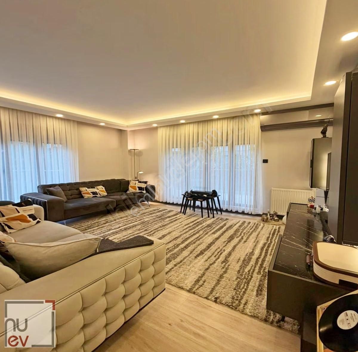 Nezih Ve Güvenlikli Sitede Geniş Bahçeli 2+1-nuev - Görsel 2