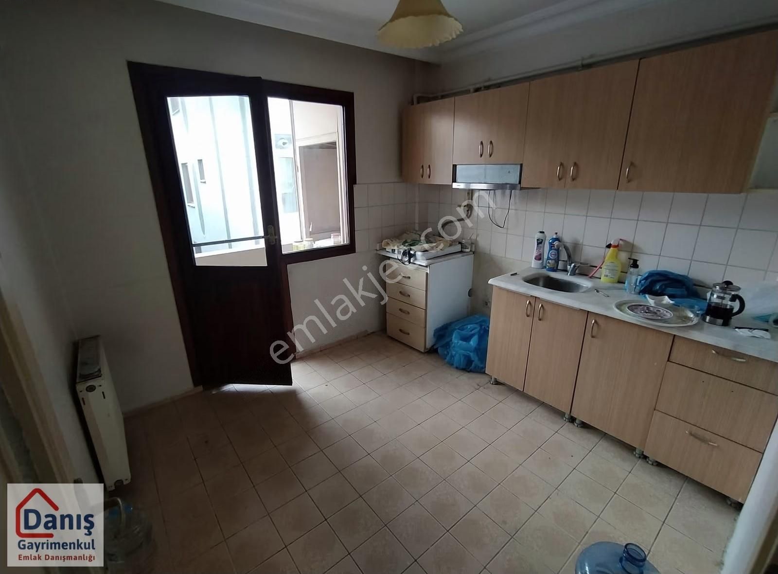 Bulgurlu Caddesinde Metroya 5 Dakika Mesafede 3.kat 3+1 Daire - Görsel 5