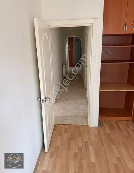 Ergenler Emlak'dan Bağcılar Bağlar'dan 3+1 Kiralık Daire - Görsel 7