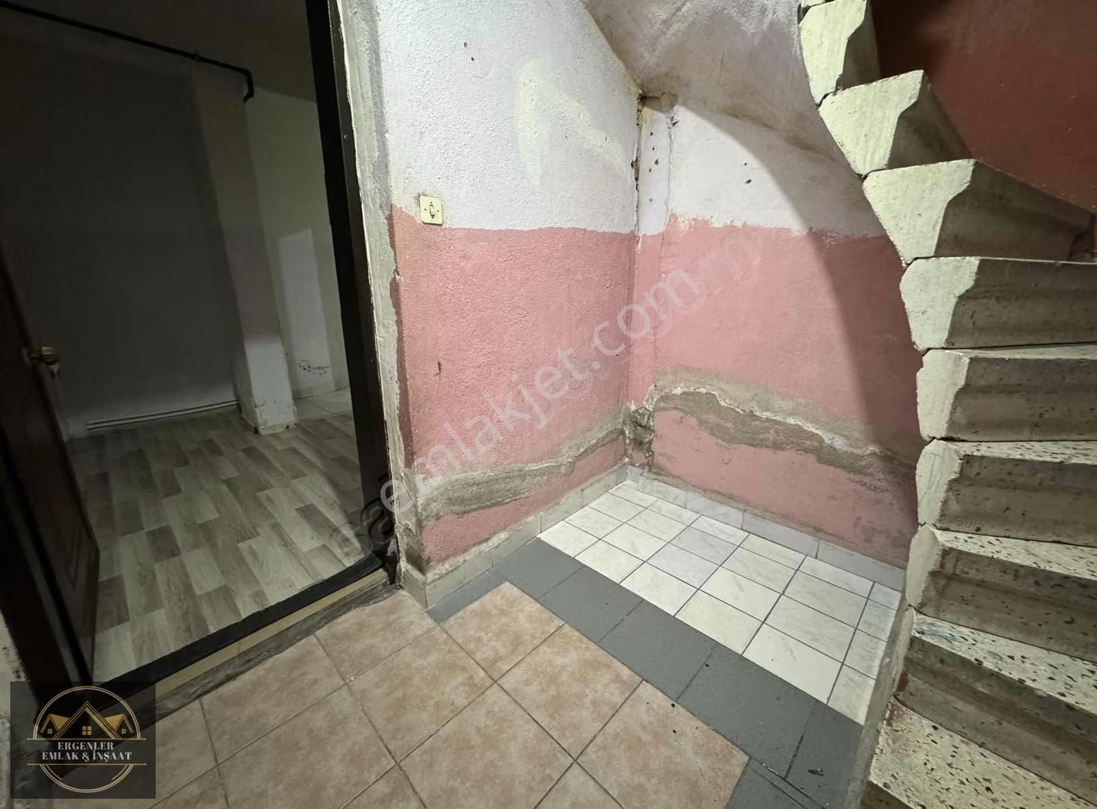 Esenler Kemerde Merkezi Konumda Kiralık Bahçe Katı - Görsel 6