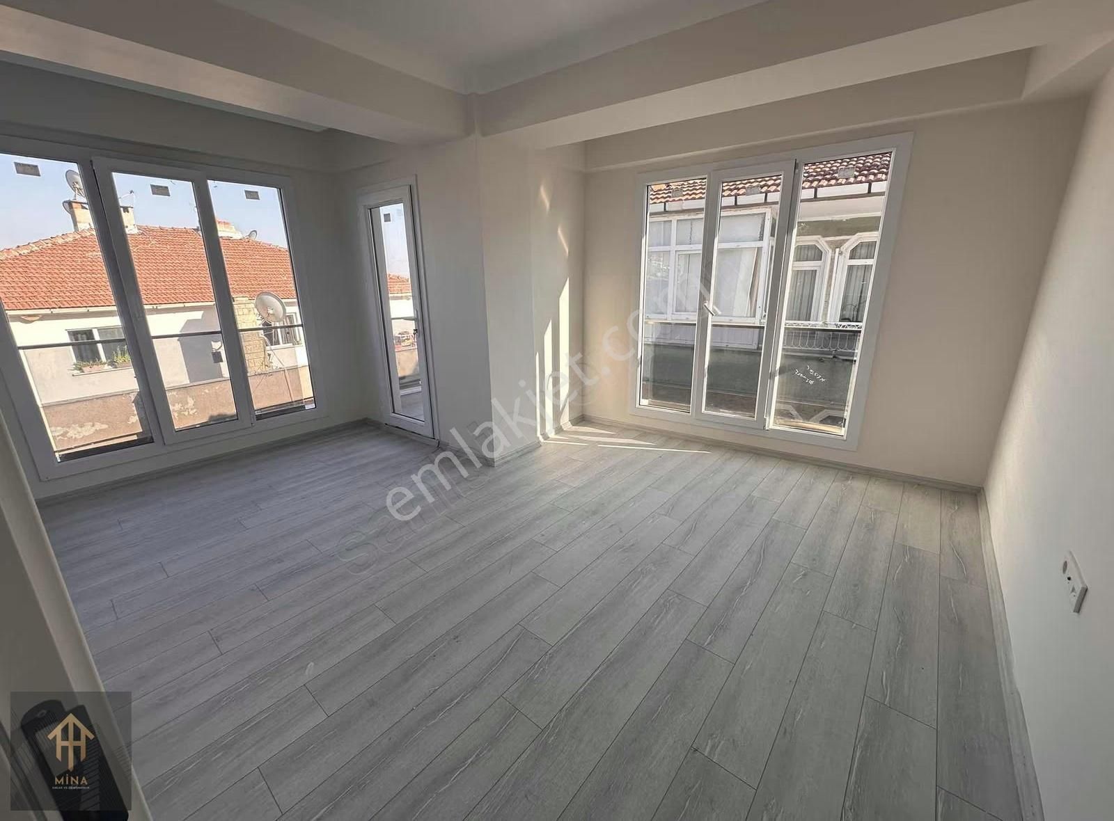 Denizköşklerde Metrobüse 5dk Sıfır Ara Kat 2+1