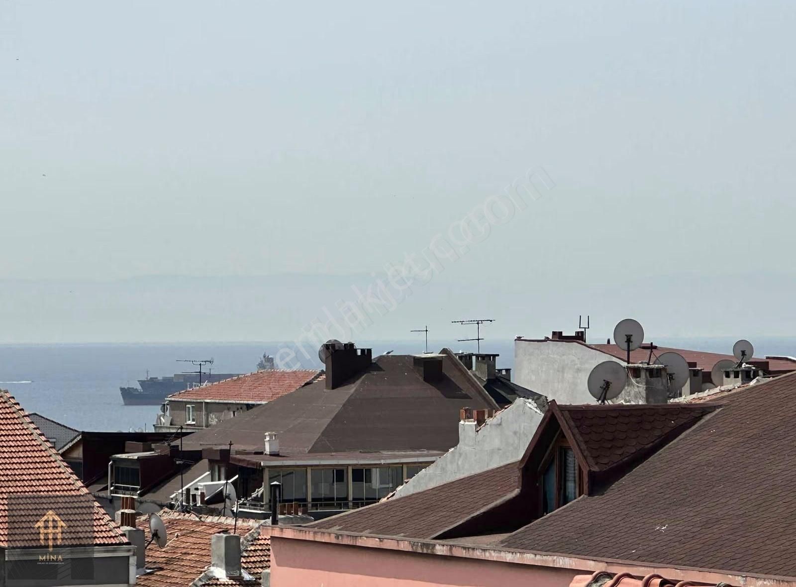 Ön Cephe Metrobüse 1 Dk Mesafede 4+2 Çift Girişli