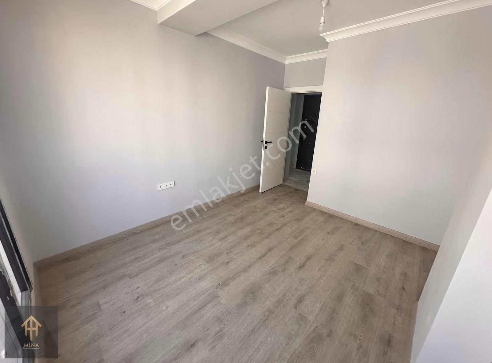 Ön Cephe Metrobüse 1 Dk Mesafede 4+2 Çift Girişli - Görsel 17