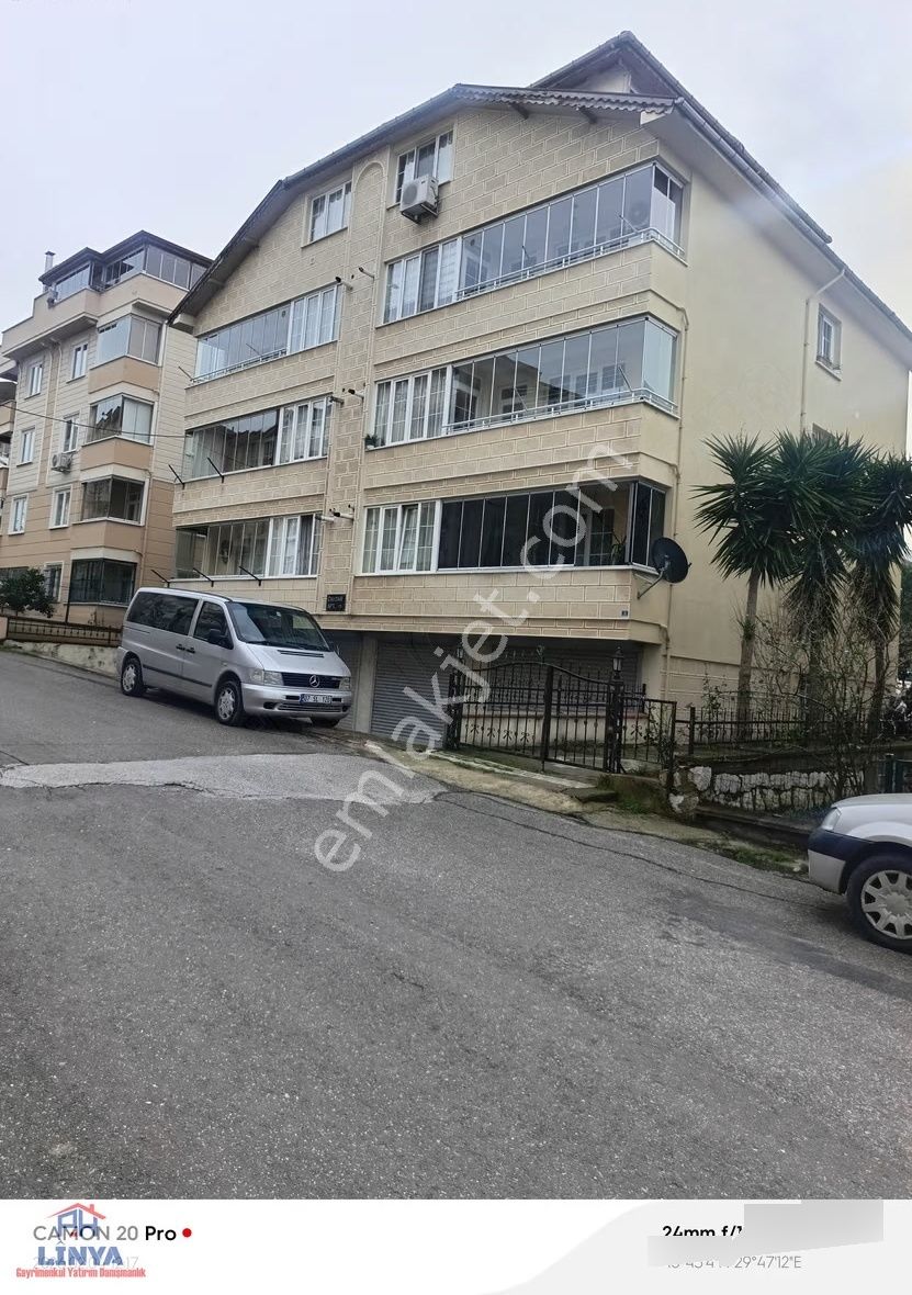Gölcük Değirmendere'de 2+1 90 M2 Cadde Üzeri Satılık Daire