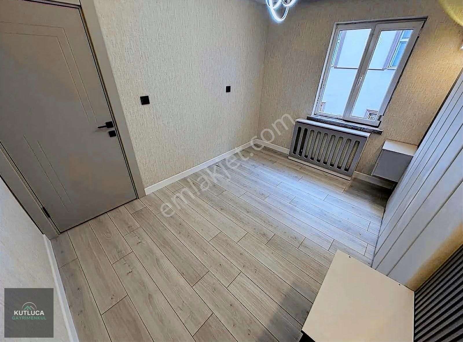 Ayvalıda Katta Güney Cephe 3+1 Full Yapılı & İskanlı Daire - Görsel 12