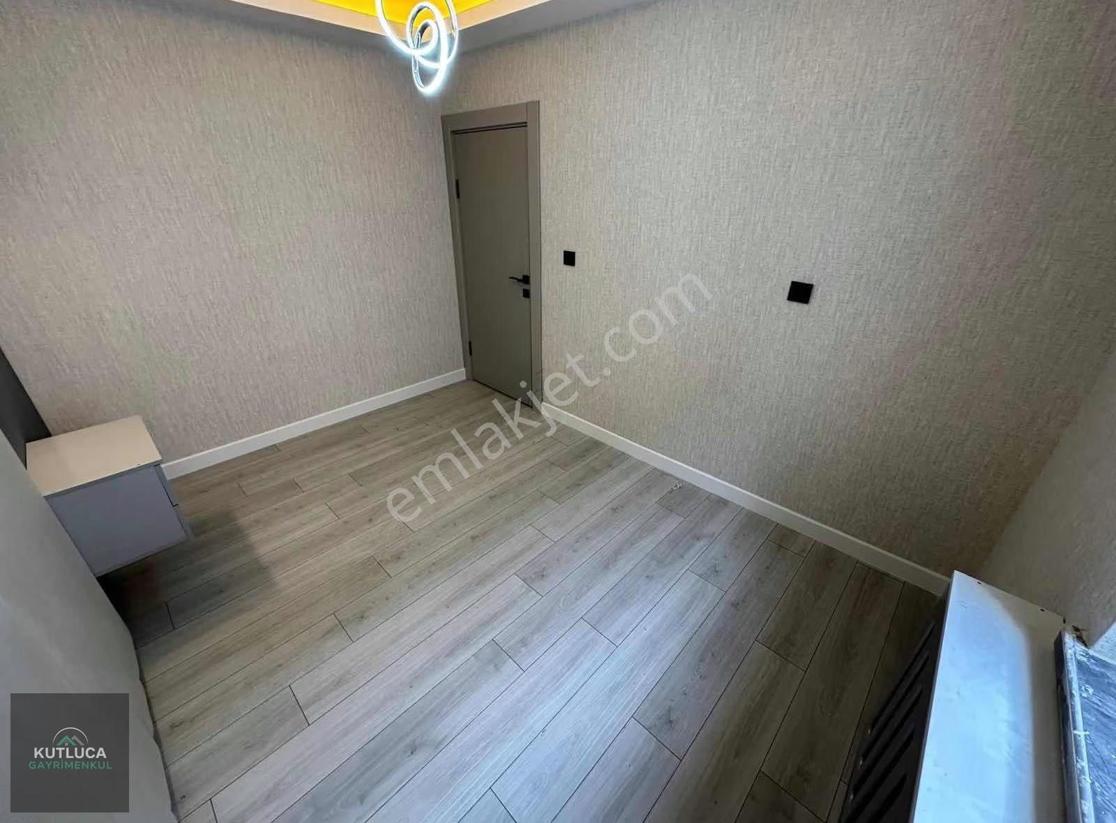 Ayvalıda Katta Güney Cephe 3+1 Full Yapılı & İskanlı Daire - Görsel 20