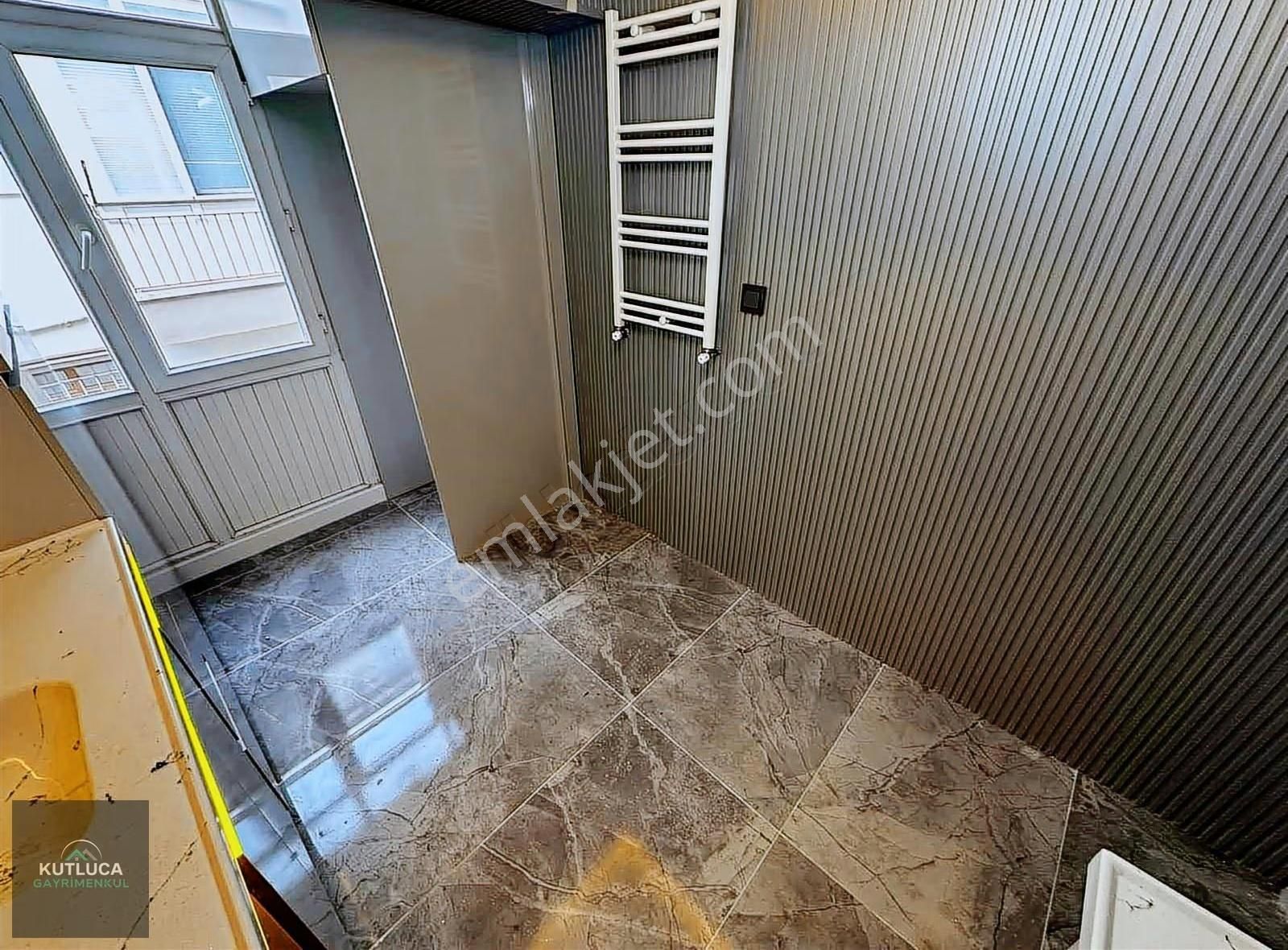 Ayvalıda Katta Güney Cephe 3+1 Full Yapılı & İskanlı Daire - Görsel 10