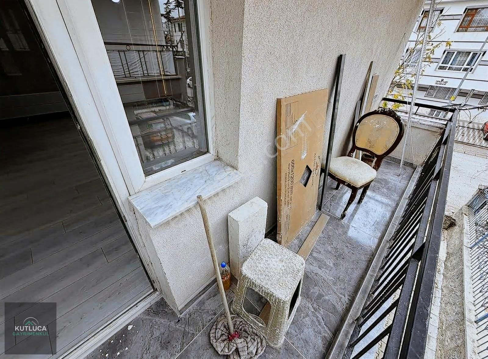 Ayvalıda Katta Güney Cephe 3+1 Full Yapılı & İskanlı Daire - Görsel 3