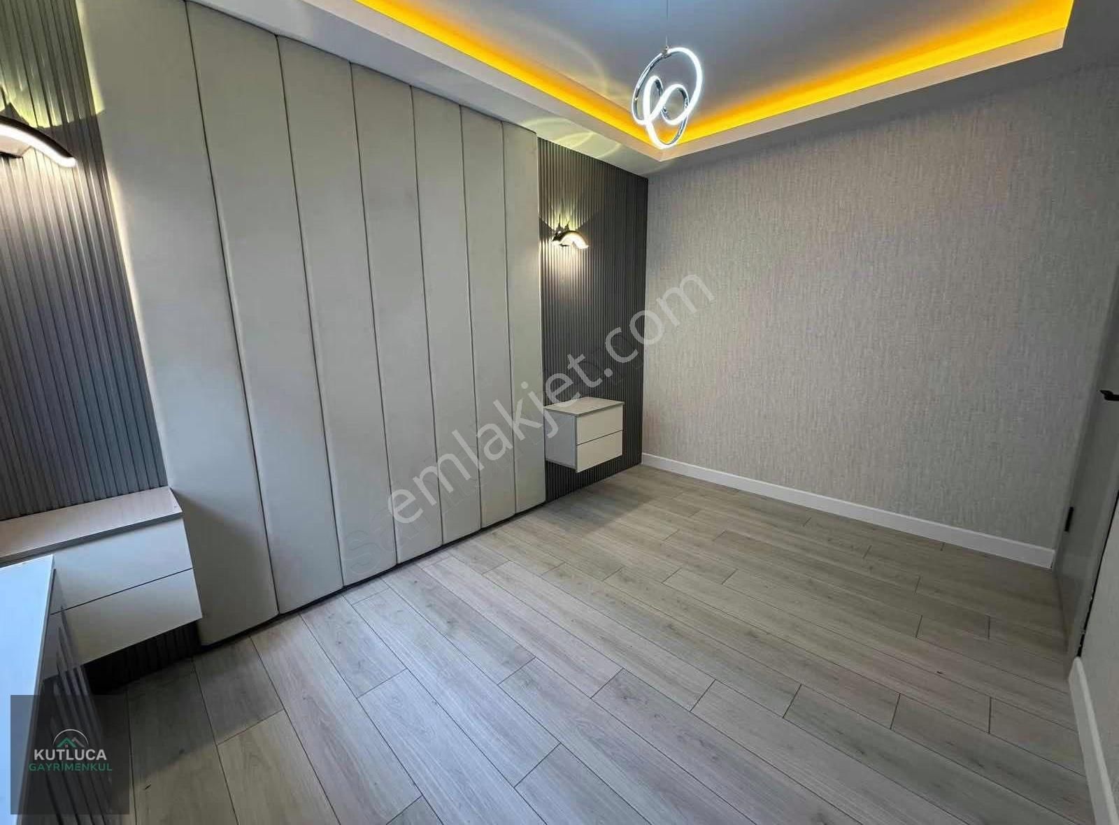Ayvalıda Katta Güney Cephe 3+1 Full Yapılı & İskanlı Daire - Görsel 23