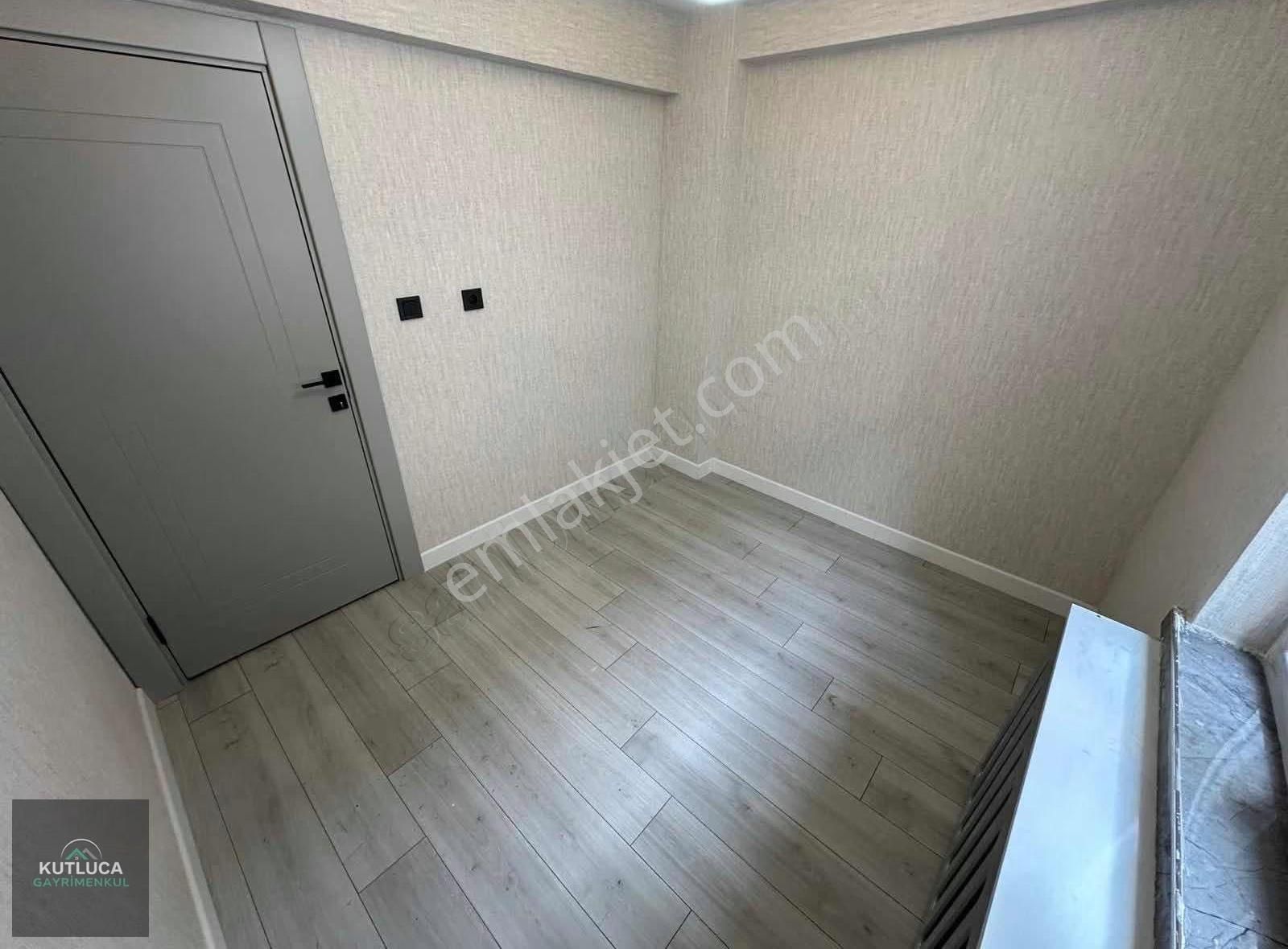 Ayvalıda Katta Güney Cephe 3+1 Full Yapılı & İskanlı Daire - Görsel 8