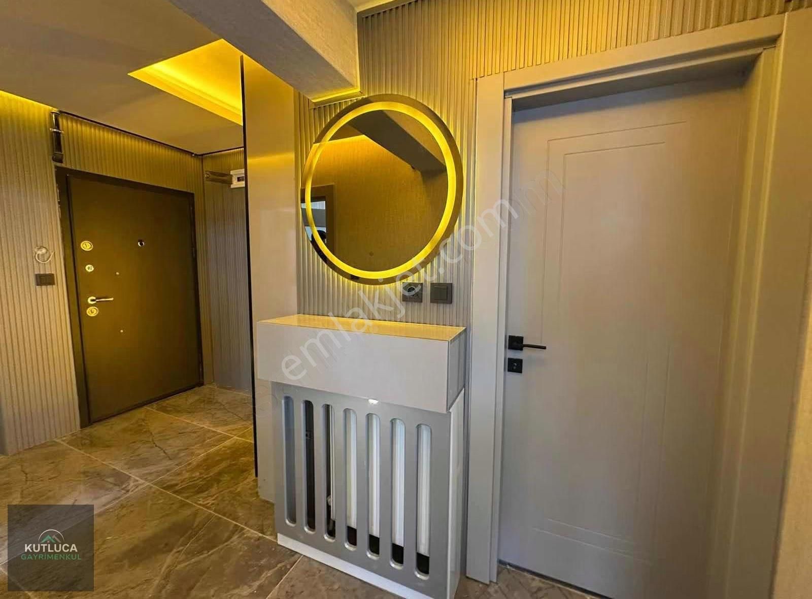 Ayvalıda Katta Güney Cephe 3+1 Full Yapılı & İskanlı Daire - Görsel 14