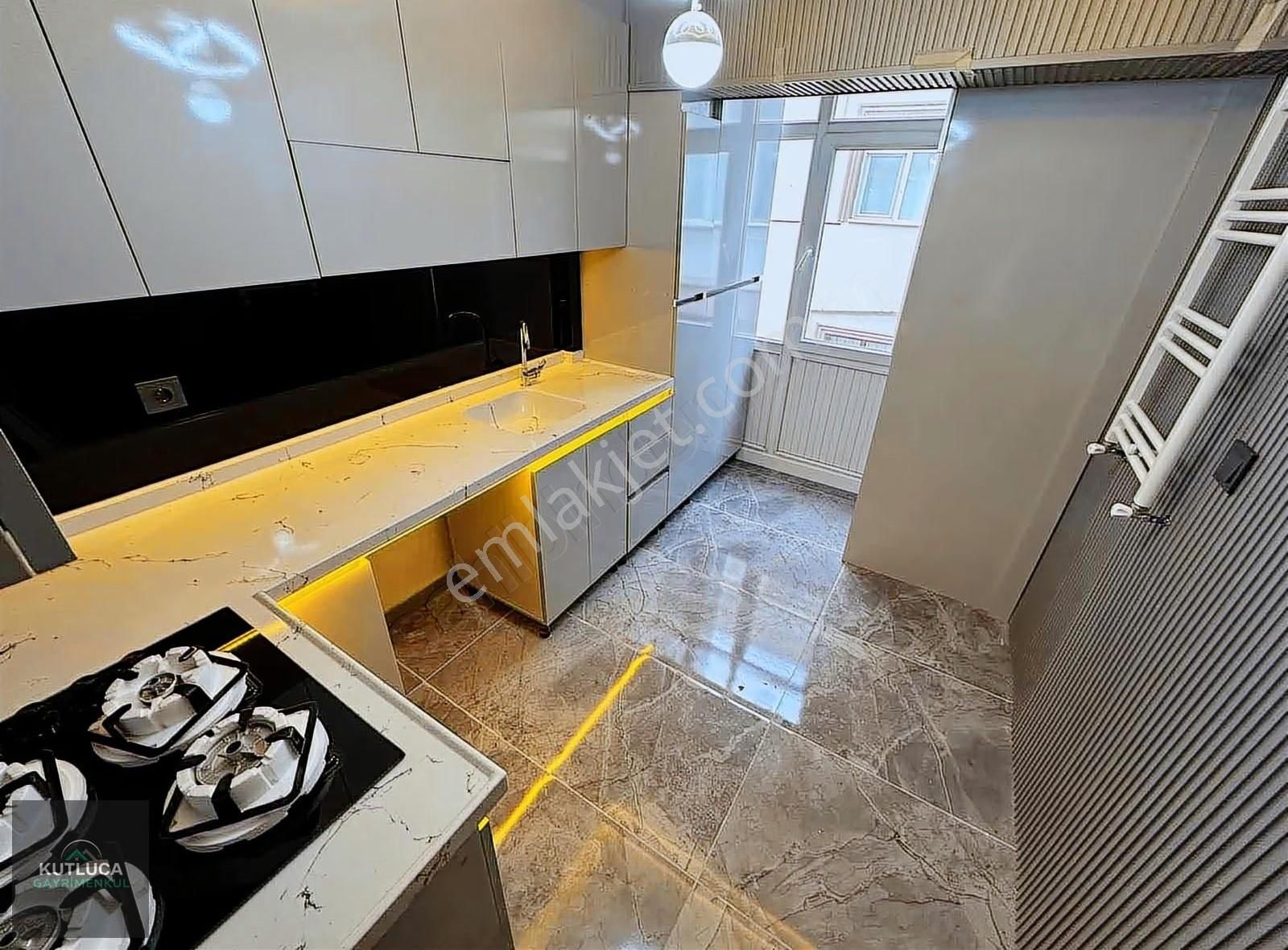 Ayvalıda Katta Güney Cephe 3+1 Full Yapılı & İskanlı Daire - Görsel 18