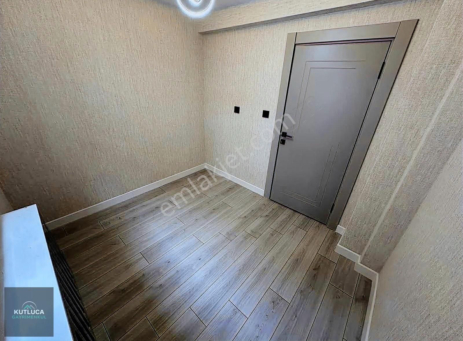 Ayvalıda Katta Güney Cephe 3+1 Full Yapılı & İskanlı Daire - Görsel 7