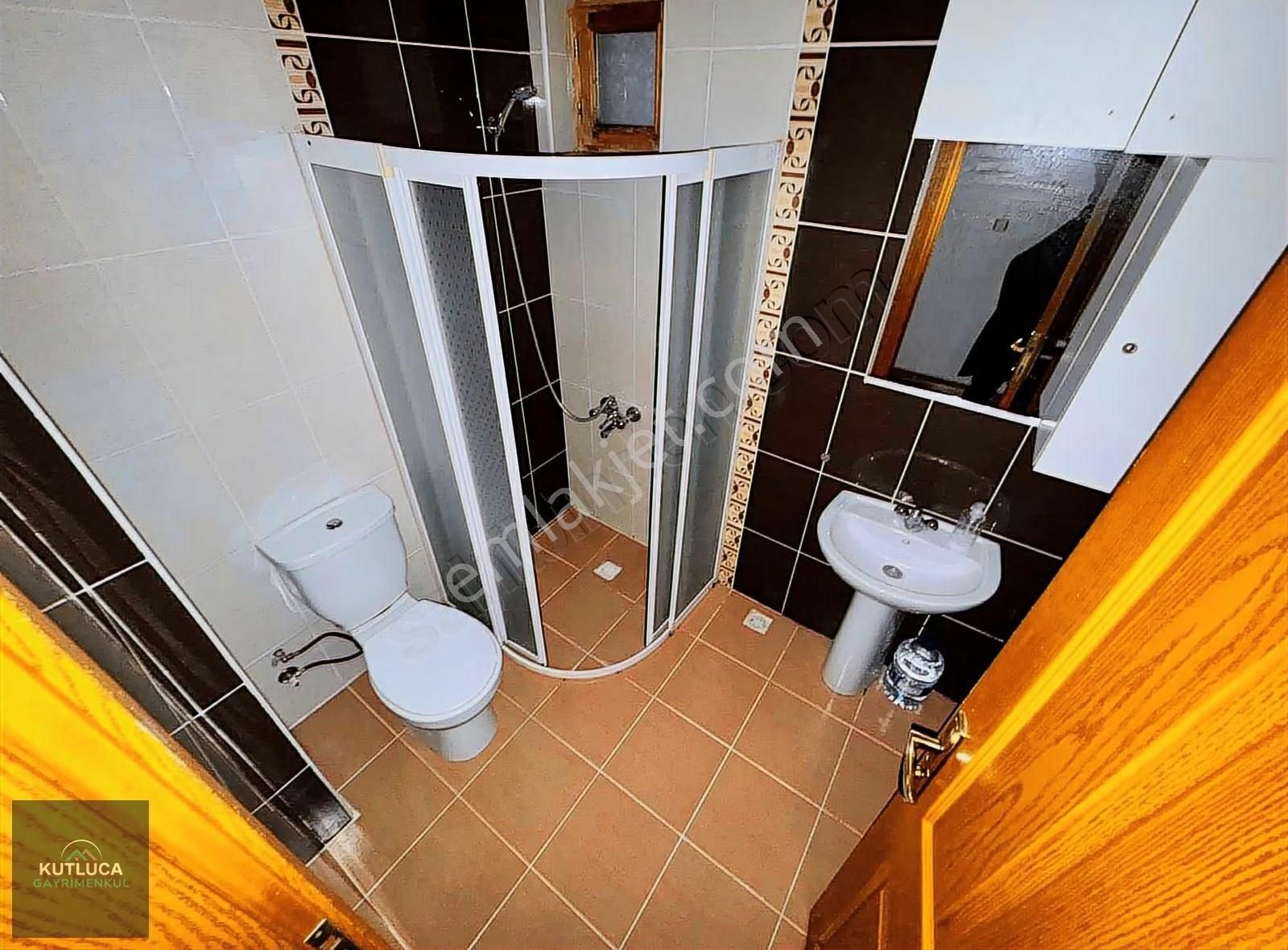 Asansörlü 2. Kat Konumda Kapalı Otoparklı 2+1 + Daire !!