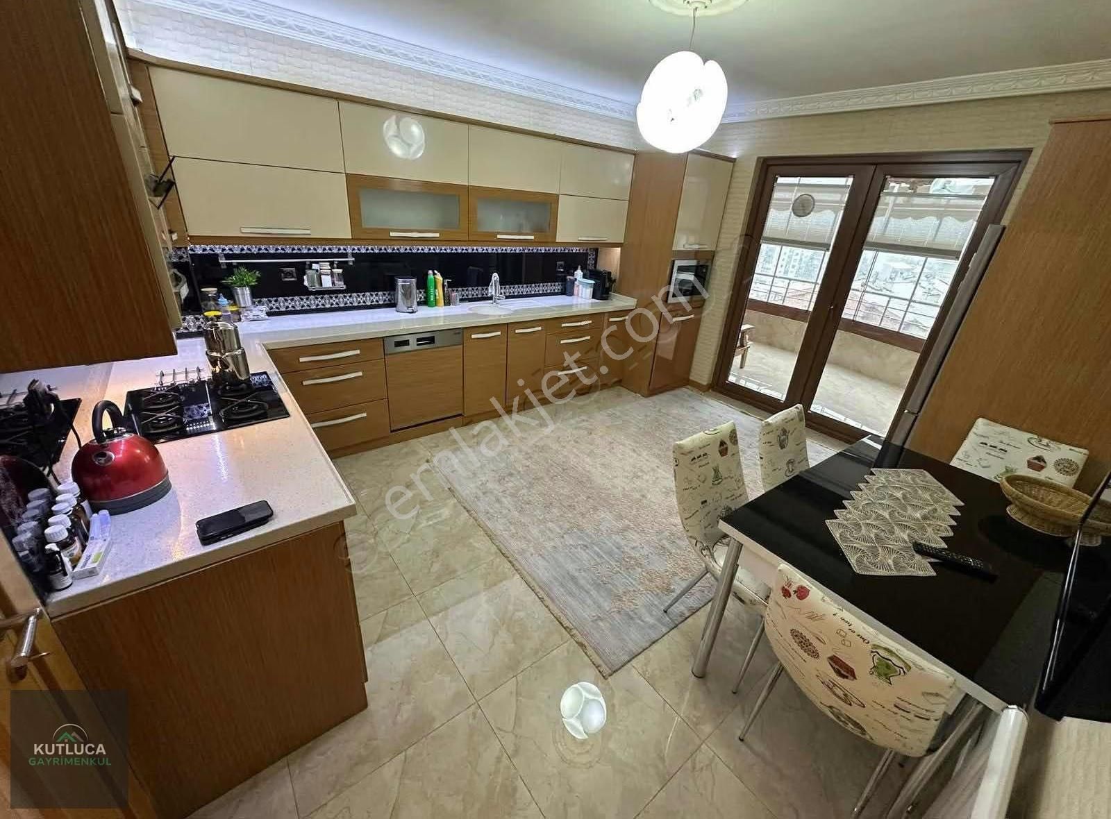 Ayvalının Seçkin Konumunda 9. Kat Ankara Manzaralı Yapılı 3+1!! - Görsel 16