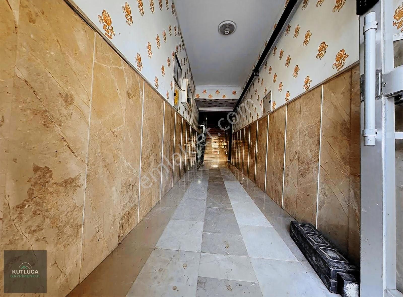 Çambaşı Caddesine 2 Bina 1. Kat Konumunda Asansörlü Ferah 3+1!!