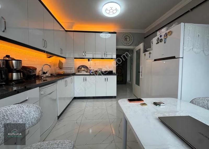 General Tevfik Sağlam Caddesi Üzerinde Şelale Manzarlı 3+1 Lüks