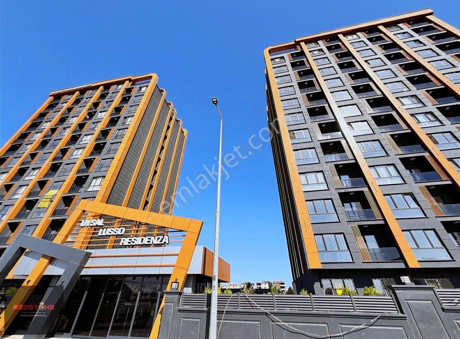 Redstone'dan Emlak Konutları Uysal Lusso'da 1+1 Satılık Daire